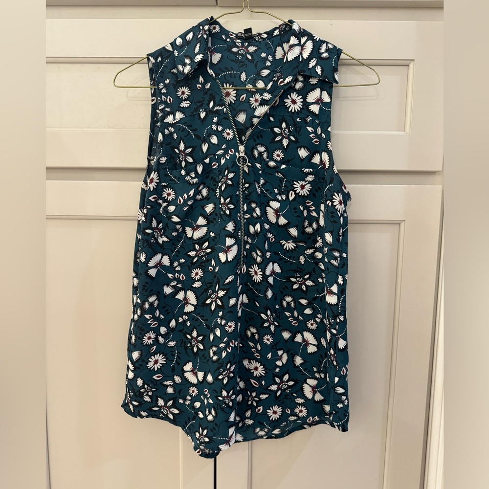 Express top, size Small